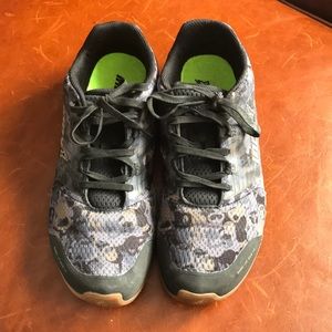 EUC INOV-8 Bare-XF 210 V2 zero-drop training shoes